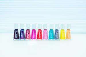 CERAMIC EFFECT NAIL POLISH